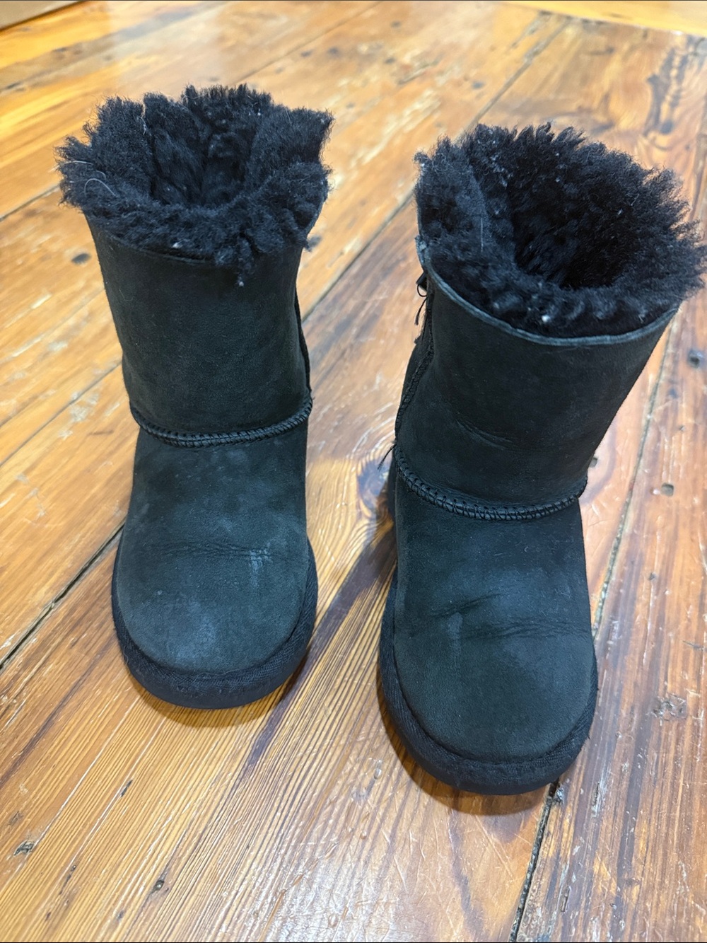 UGG Kids Toddler Black Plush-Lined Shearling Boots Size 9